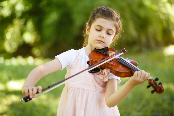 mlada violinistkinja Lana Zorjan